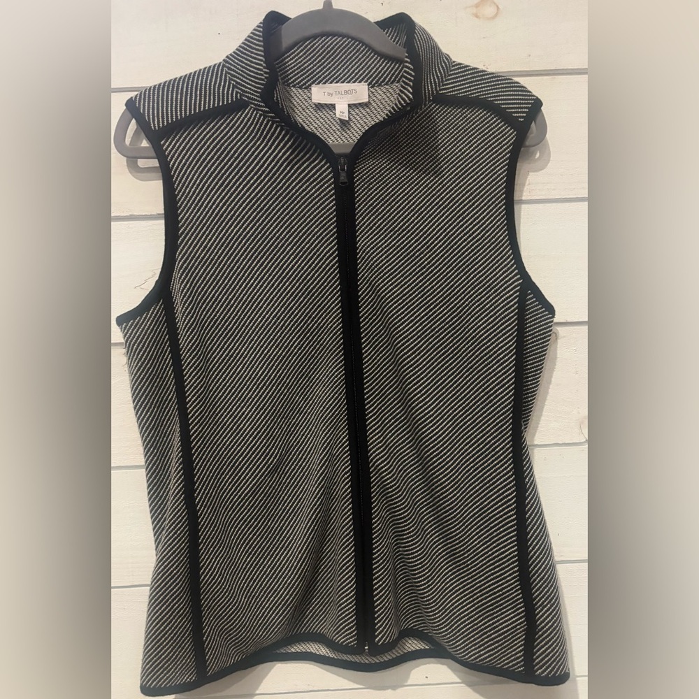 T by Talbots Sweater Vest
Black/White Sleeveless Knit
Womens Medium Petite - Picture 5 of 11
